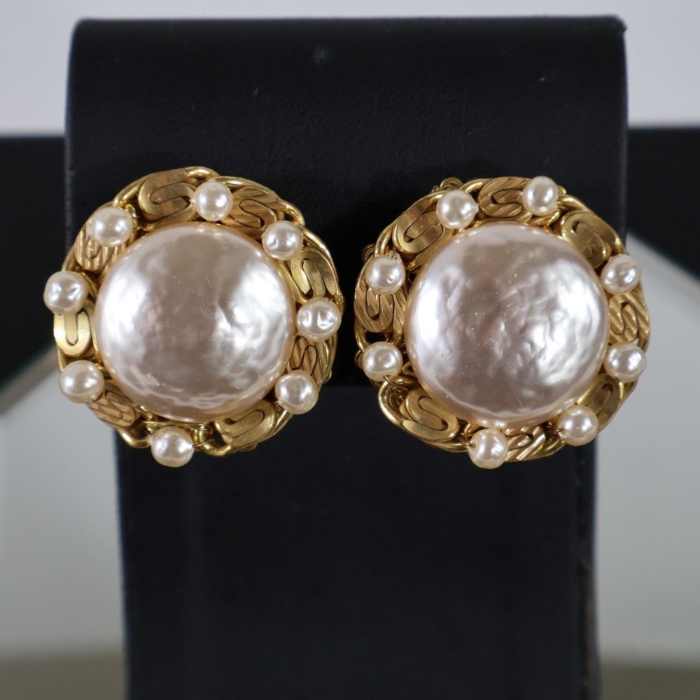 Vintage Miriam Haskell Faux Mabe Pearl Clip On Gold Tone Statement Earrings - Picture 3 of 7